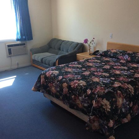 Rainbow Motel Swift Current Ngoại thất bức ảnh
