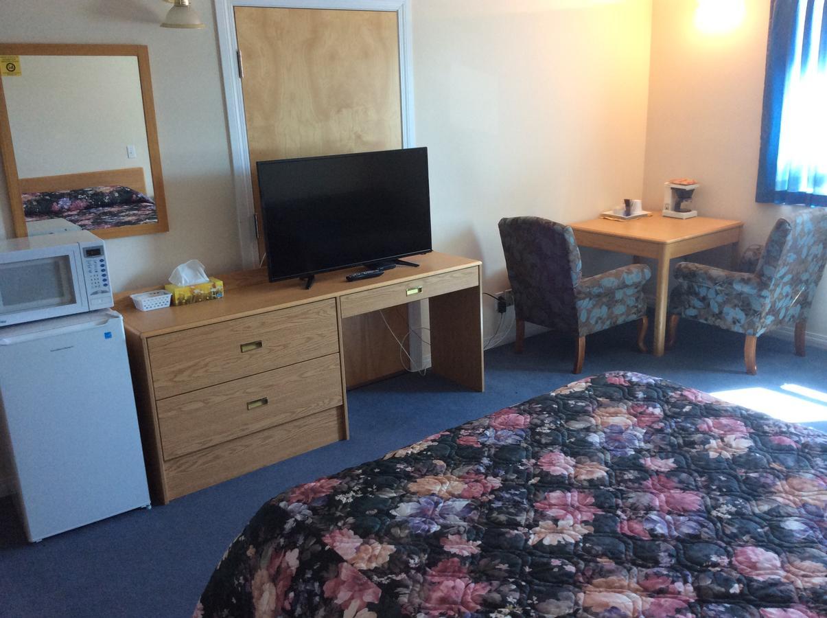 Rainbow Motel Swift Current Ngoại thất bức ảnh